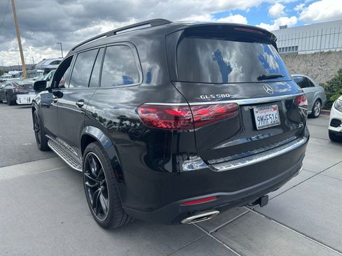Used 2024 Mercedes-Benz GLS 580 4MATIC image 2