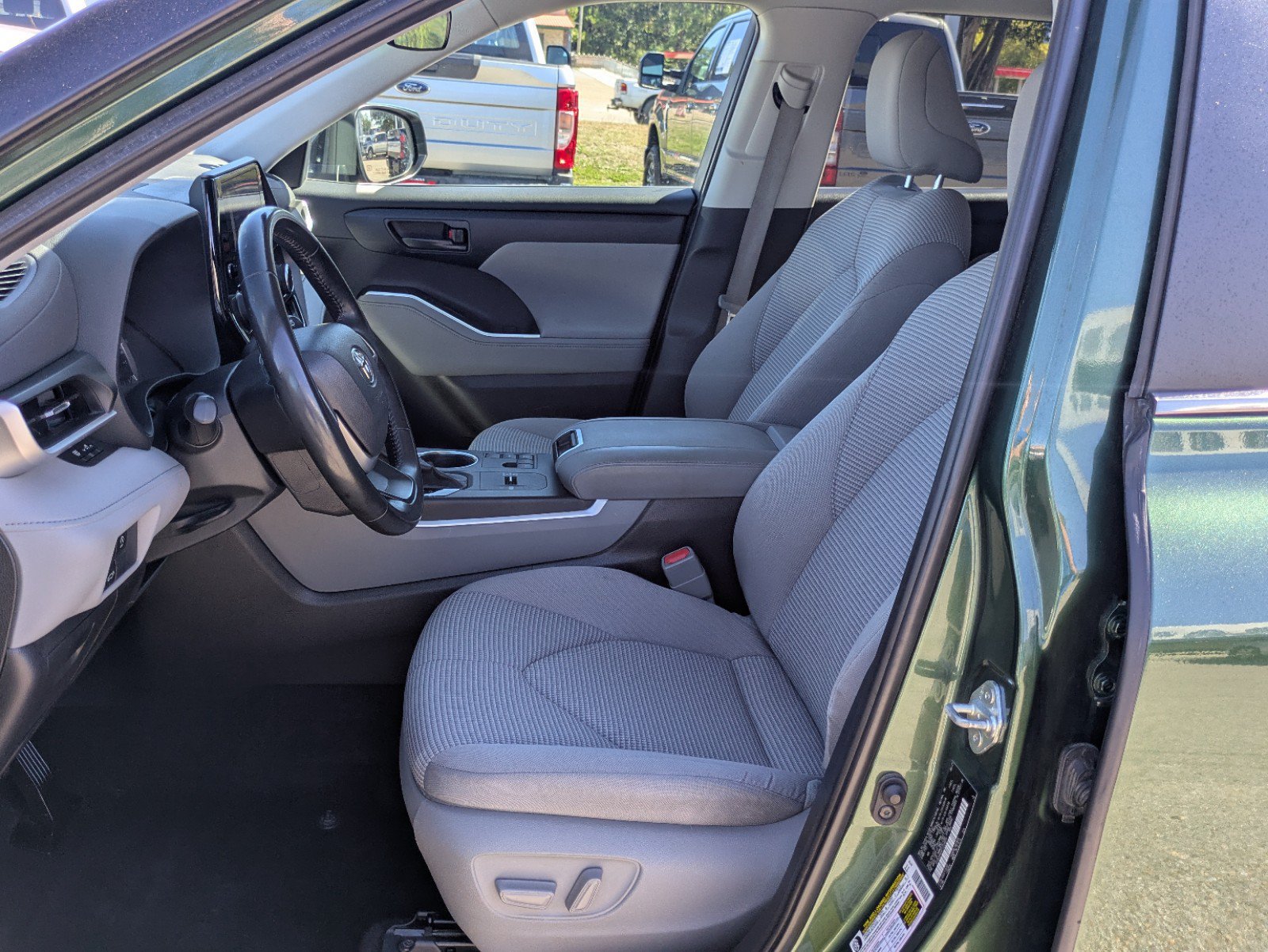 Used 2023 Toyota Highlander L FWD image 10