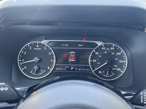 Used 2024 Nissan Pathfinder SL AWD/4WD image 12