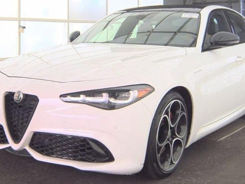 Used 2024 Alfa Romeo Giulia Veloce image 1