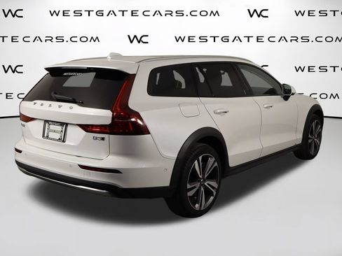 Used 2026 Volvo V60 B5 Cross Country Plus AWD/4WD image 43