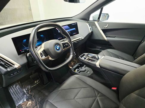 Used 2025 BMW iX xDrive50 AWD/4WD image 2