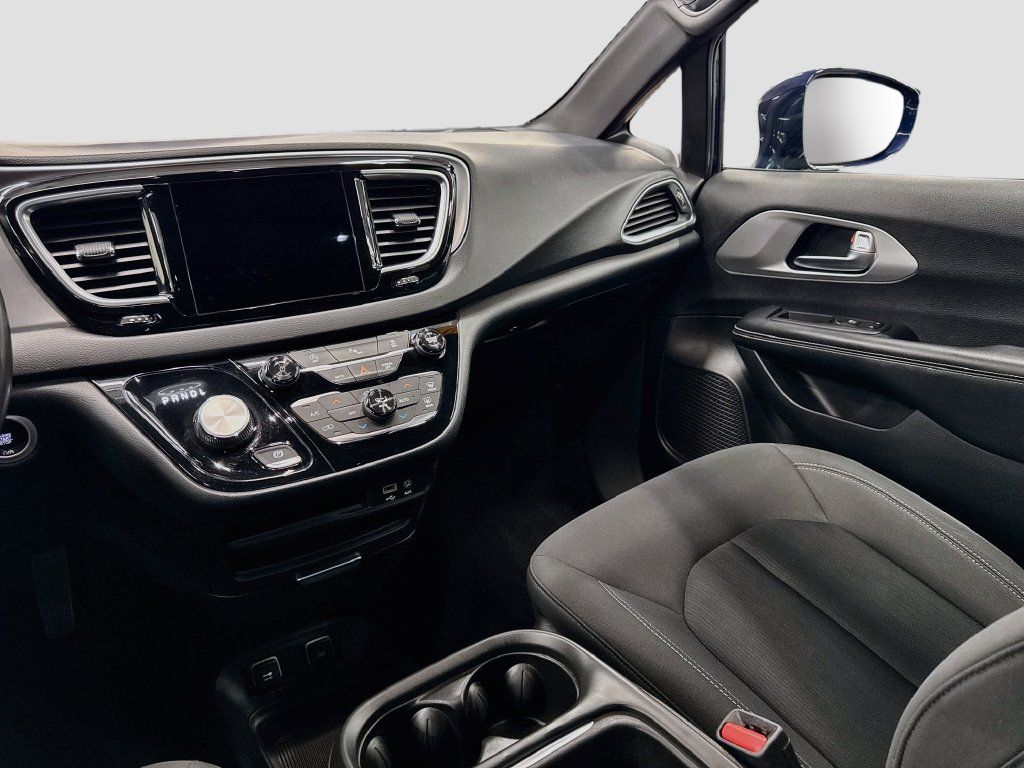 Used 2019 Chrysler Pacifica Touring Plus w/ S Appearance Package FWD image 20