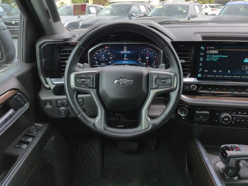 Used 2025 Chevrolet Silverado 1500 LT Trail Boss w/ LT Trail Boss Premium Package AWD/4WD image 16