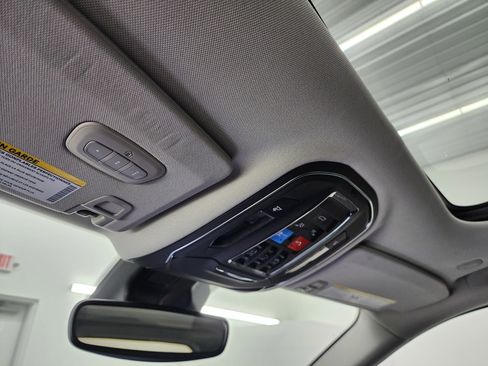 Used 2023 Jeep Grand Cherokee Limited w/ Black Appearance Package image 13