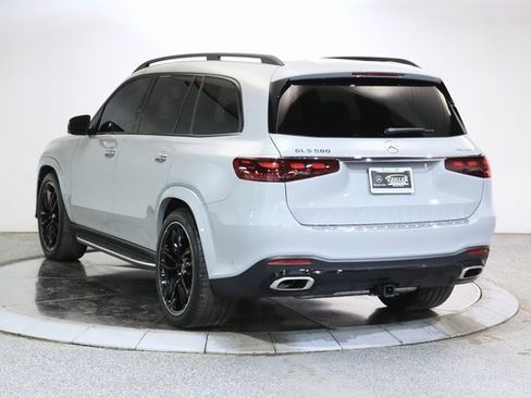Used 2024 Mercedes-Benz GLS 580 4MATIC image 2