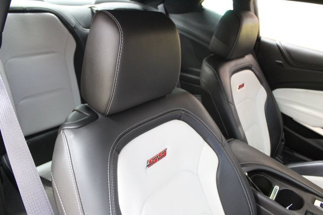 Used 2017 Chevrolet Camaro SS RWD image 11