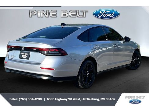 Used 2025 Honda Accord SE image 11