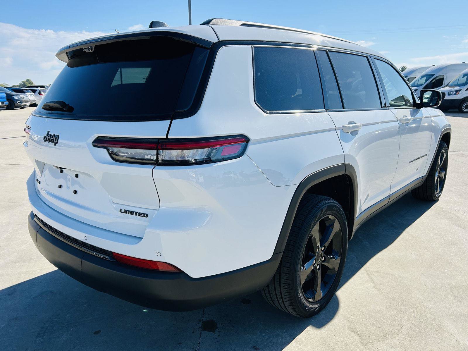 Used 2023 Jeep Grand Cherokee L Limited w/ Luxury Tech Group II AWD/4WD image 47