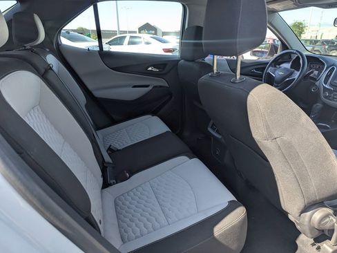 Used 2021 Chevrolet Equinox LS AWD/4WD image 31