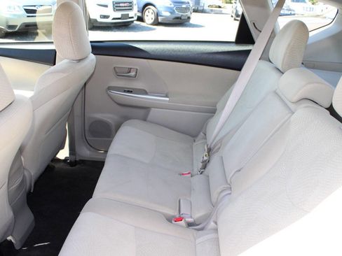 Used 2014 Toyota Prius V Three image 19