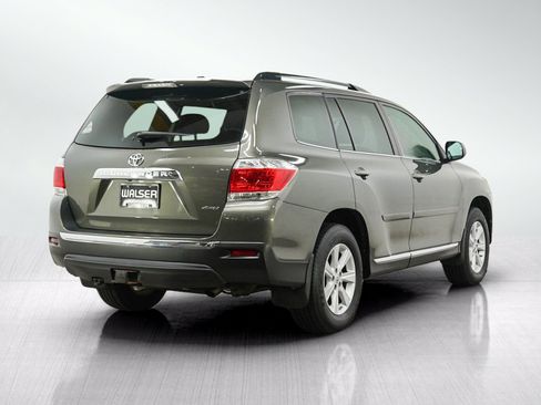Used 2012 Toyota Highlander SE w/ Tow Pkg AWD/4WD image 5