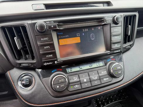 Used 2016 Toyota RAV4 SE FWD image 15