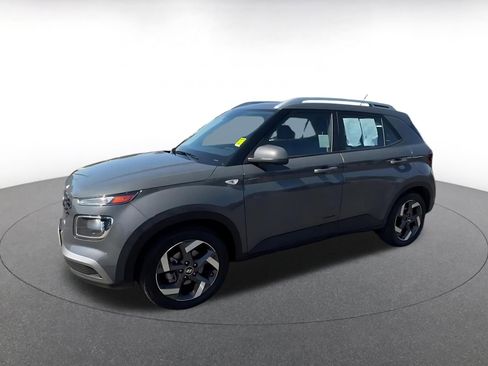 Used 2025 Hyundai Venue SEL image 8