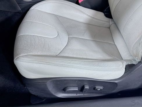 Used 2011 INFINITI G37 Convertible w/ Premium Pkg RWD image 22