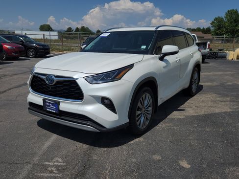 Used 2021 Toyota Highlander Platinum AWD/4WD image 2