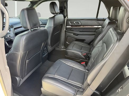 Used 2018 Ford Explorer Platinum image 34