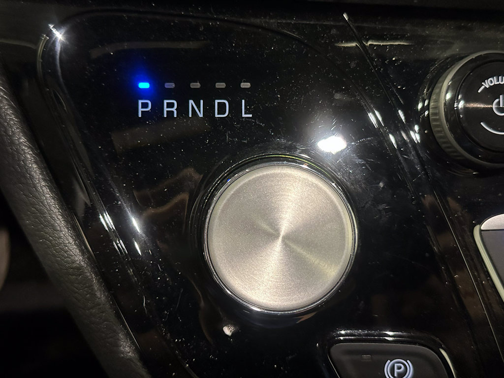 Used 2025 Chrysler Pacifica Select FWD image 28