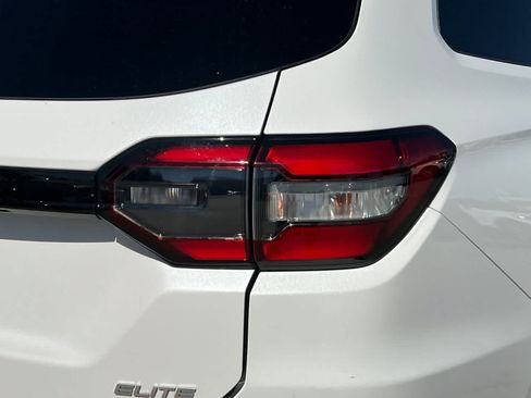 Used 2023 Honda Pilot Elite image 13