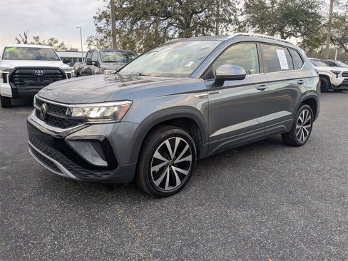 Used 2024 Volkswagen Taos SE image 8