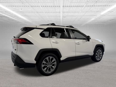 Used 2019 Toyota RAV4 XLE Premium FWD image 6