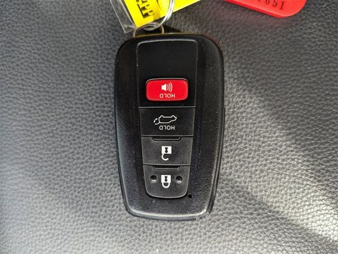 Used 2022 Toyota RAV4 XLE image 25