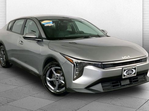 Used 2025 Kia K4 FWD image 1
