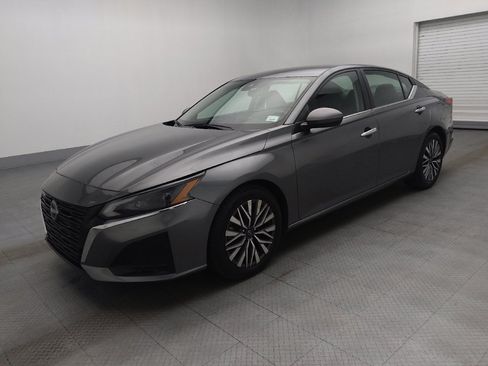 Used 2023 Nissan Altima 2.5 SV image 2