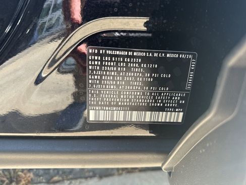 New 2025 Volkswagen Tiguan SE image 26