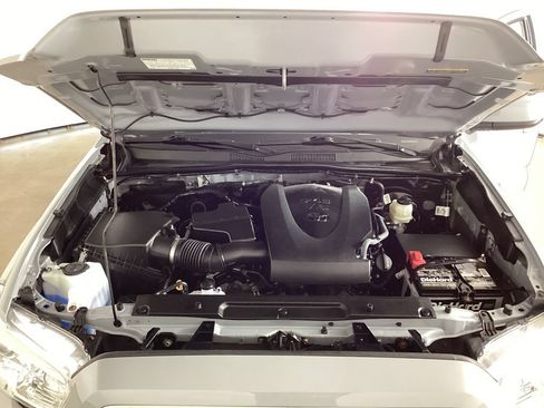Used 2020 Toyota Tacoma SR5 AWD/4WD image 26