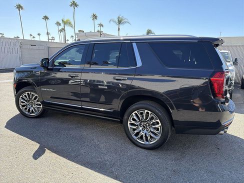Used 2023 GMC Yukon Denali Ultimate AWD/4WD image 8