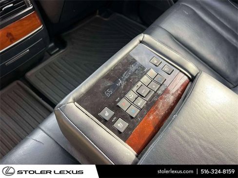 Used 2017 Lexus LX 570 4WD w/ Luxury Package image 18