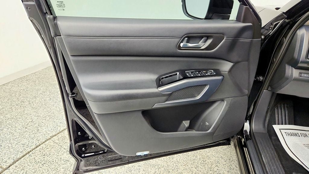 Used 2022 Nissan Pathfinder SL AWD/4WD image 10