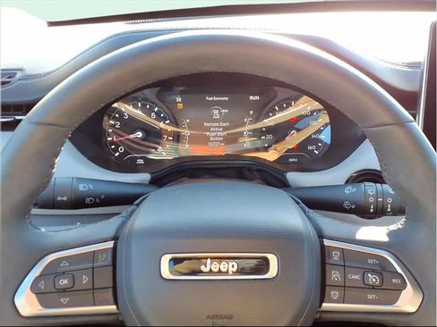 Used 2024 Jeep Compass Limited image 9