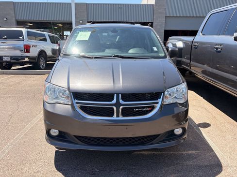 Used 2020 Dodge Grand Caravan SXT FWD image 2