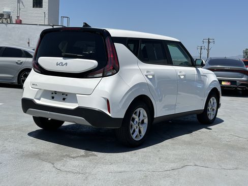 Certified 2025 Kia Soul LX w/ LX Technology Package FWD image 6