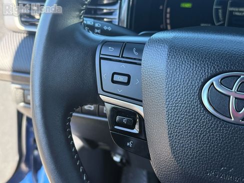 Used 2025 Toyota Camry SE w/ Convenience Package image 17