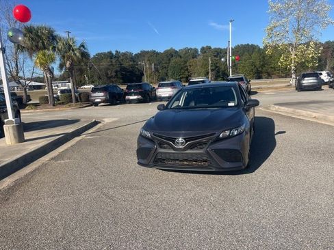 Used 2024 Toyota Camry SE image 2