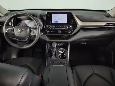 Used 2023 Toyota Highlander XLE FWD image 27