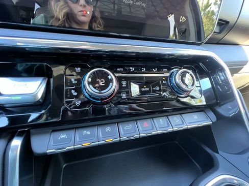 Used 2024 GMC Sierra 1500 Denali w/ Technology Package AWD/4WD image 17