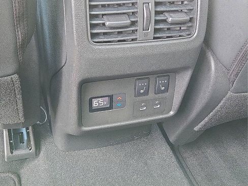 Used 2024 Nissan Rogue Platinum w/ Platinum Premium Package image 16