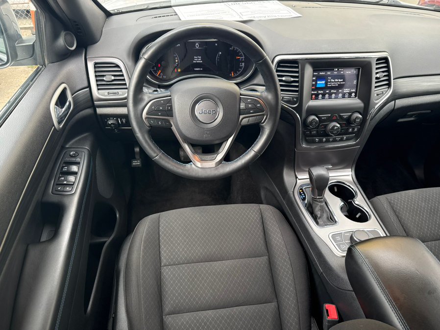 Used 2019 Jeep Grand Cherokee Laredo AWD/4WD image 11