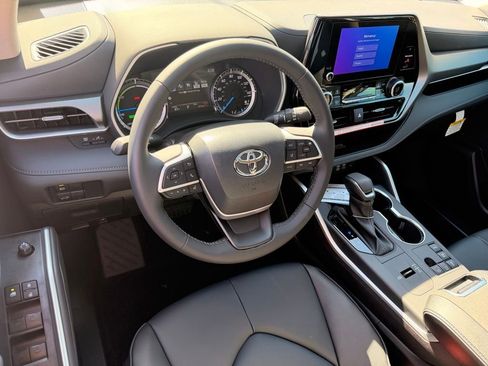 New 2026 Toyota Highlander XLE AWD/4WD image 16
