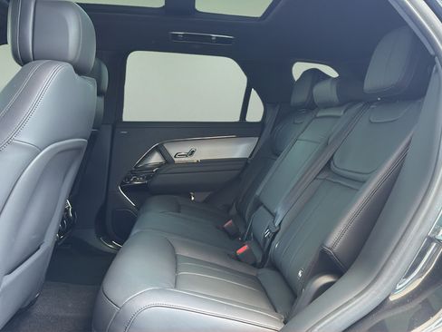 Used 2025 Land Rover Range Rover Sport SE AWD/4WD image 17