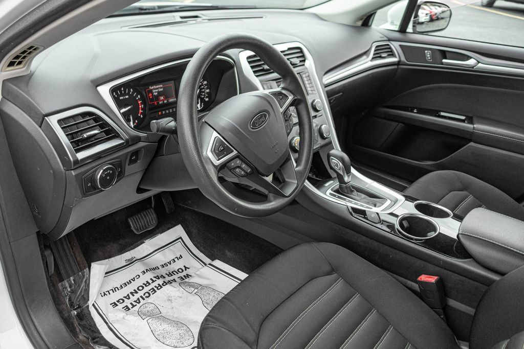Used 2013 Ford Fusion SE FWD image 15