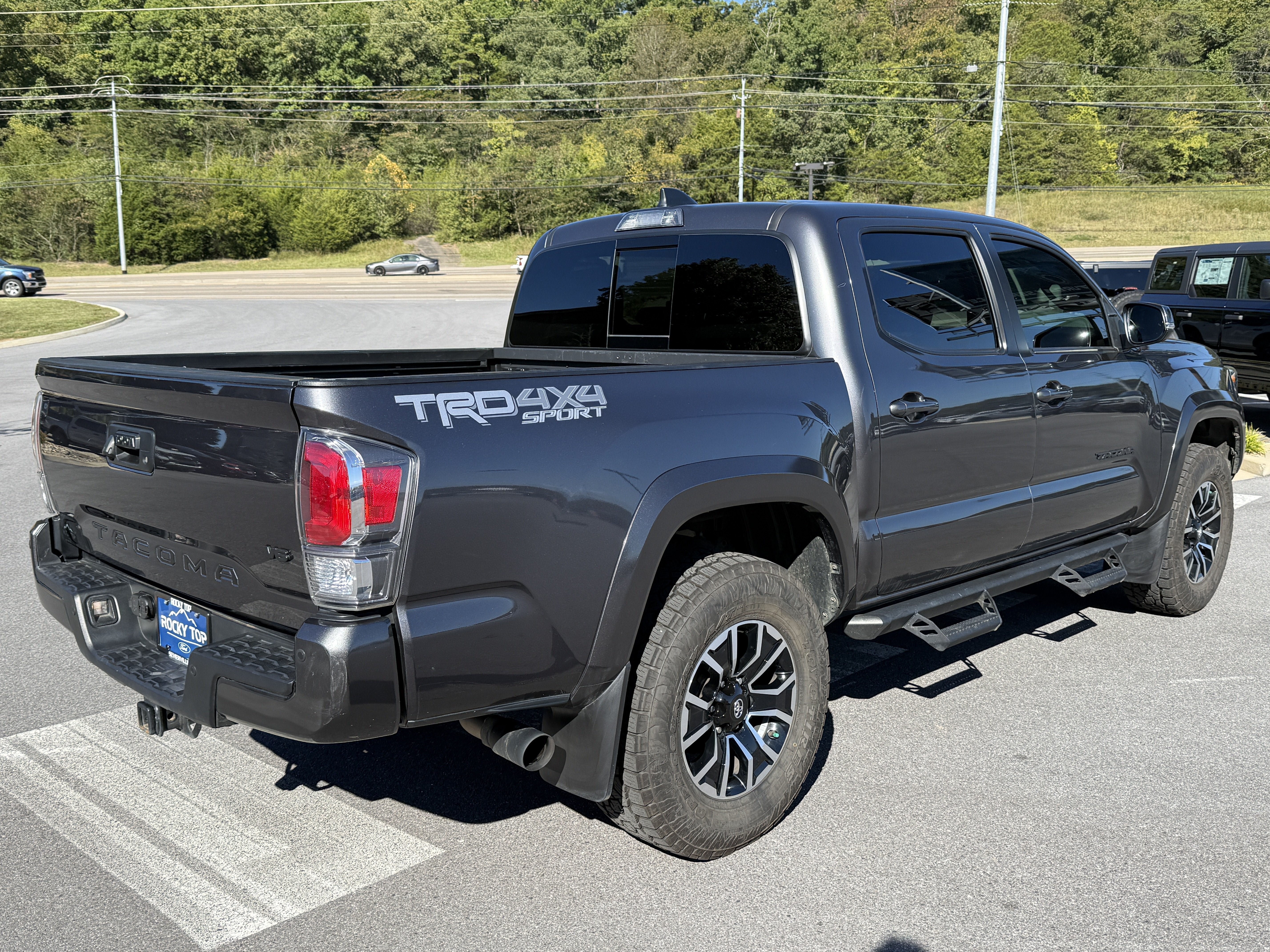 Used 2022 Toyota Tacoma TRD Sport w/ Technology Package AWD/4WD image 5