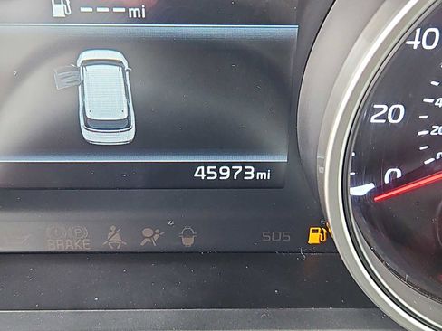 Used 2023 Kia Carnival LX image 13