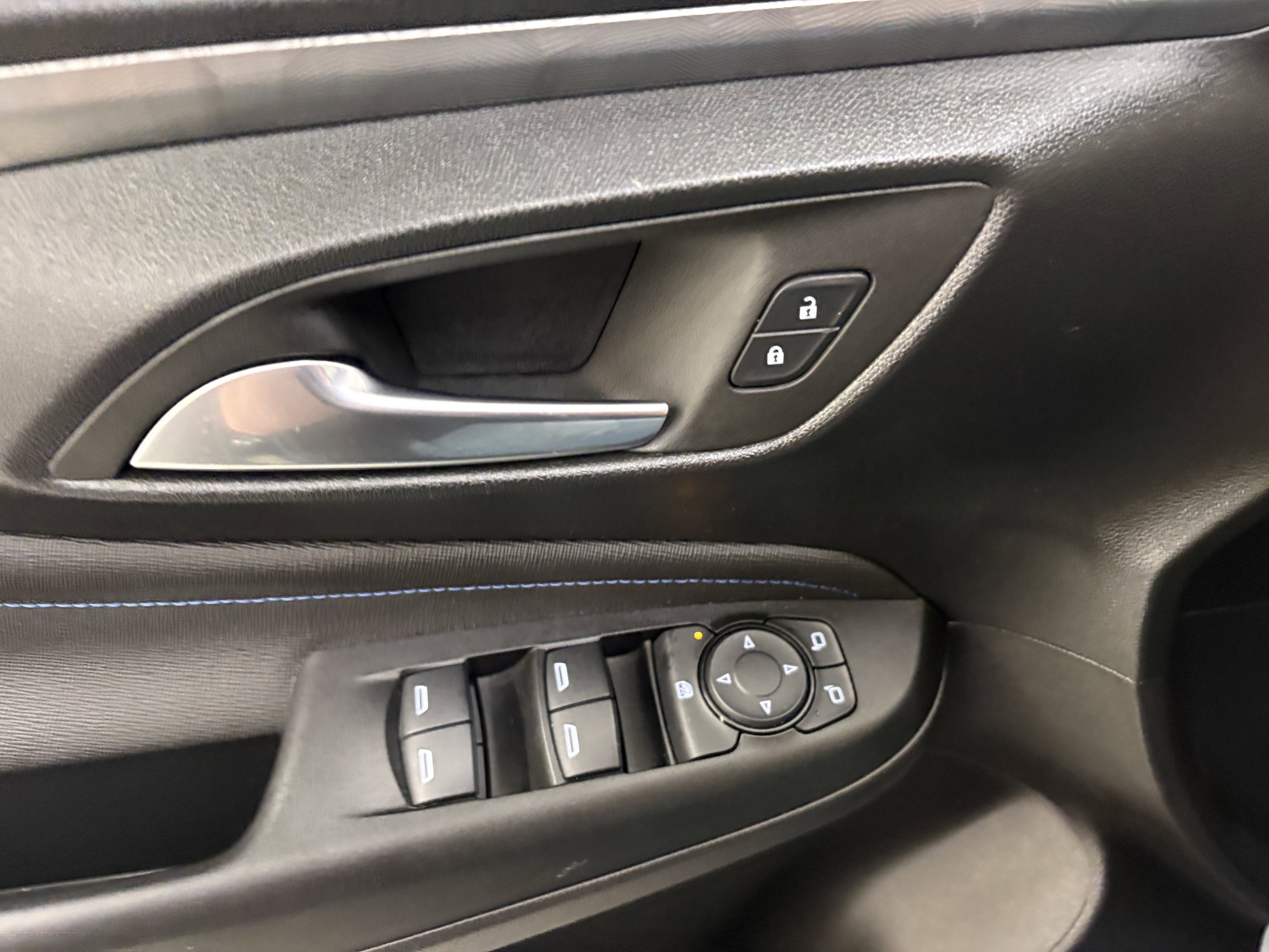 Used 2025 Buick Envista Sport Touring FWD image 25