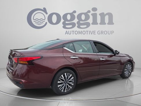 Used 2025 Nissan Altima 2.5 SV FWD image 5