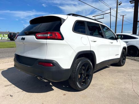 Used 2016 Jeep Cherokee Latitude image 5